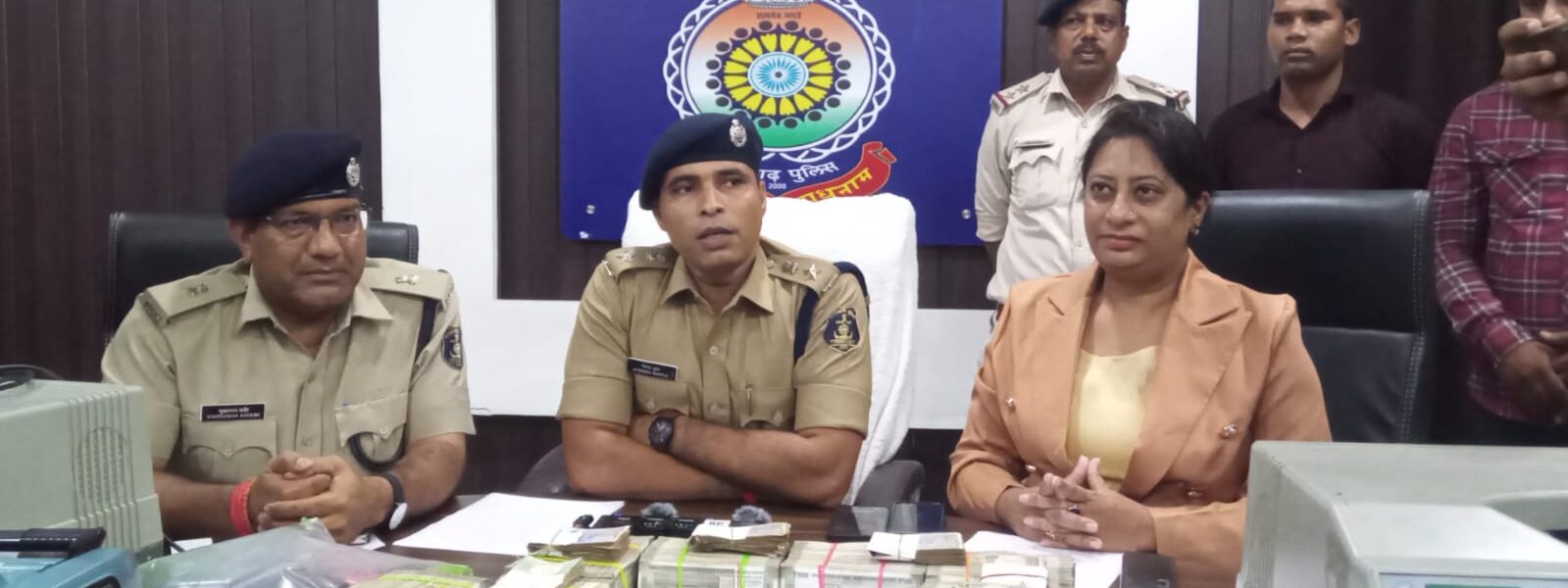 आज पुलिस अधीक्षक में प्रैस वार्ता रखी गई।