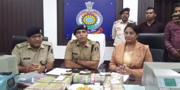 आज पुलिस अधीक्षक में प्रैस वार्ता रखी गई।