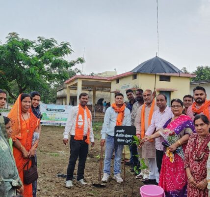 महिला एवं बाल विकास विभाग दुर्ग आंगन बड़ी कार्यकर्ताओ ने एक पेड़ मां के नाम से पौधा रोपण किया ।