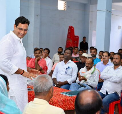 विधायक देवेंद्र ने ली ब्लाक काँग्रेस कमेटी की बैठक, विभिन्न मुद्दों पर हुई चर्चा  ।