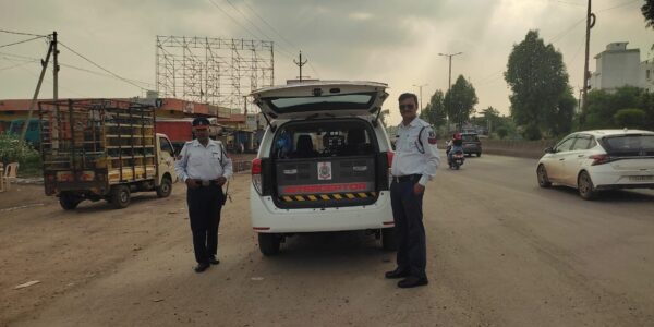 इंटरसेप्टर वाहन से की गई तेज रफ्तार वाहनो पर कार्यवाही।  25 वाहन आए ओवर स्पीड के रडार में।