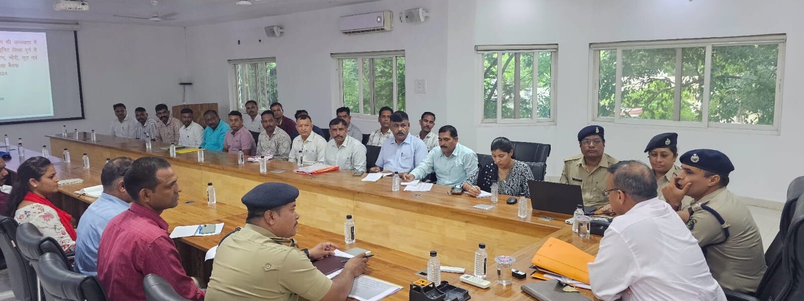 पुलिस महानिरीक्षक दुर्ग रेंज ने ली एसीसीयू की बैठक ।