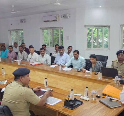 पुलिस महानिरीक्षक दुर्ग रेंज ने ली एसीसीयू की बैठक ।
