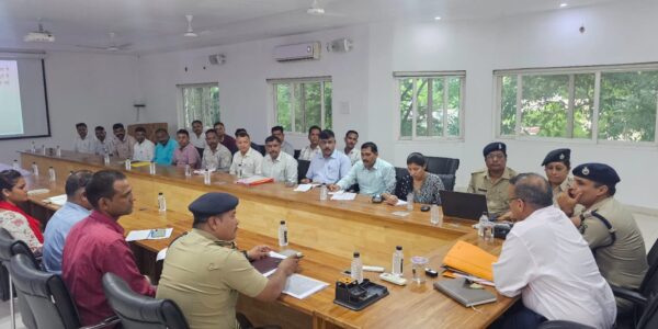 पुलिस महानिरीक्षक दुर्ग रेंज ने ली एसीसीयू की बैठक ।