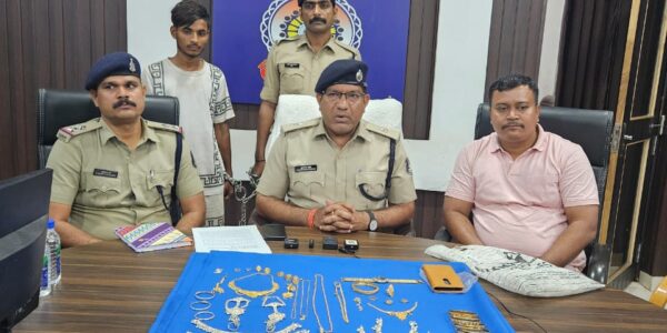 चौकी स्मृति नगर क्षेत्रान्तर्गत घटित चोरी के मामलें का खुलासा। 01 विधि विरूद्ध संघर्षरत बालक एवं 01 आरोपी गिरफ्तार।