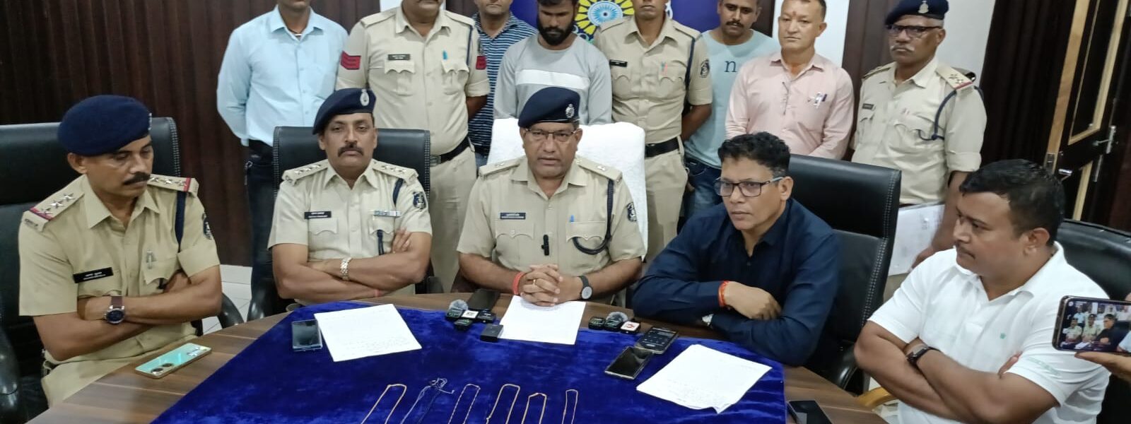 थाना नेवई व मोहन नगर के चैन स्नेचिंग के 07 मामलों का खुलासा।