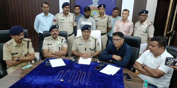 थाना नेवई व मोहन नगर के चैन स्नेचिंग के 07 मामलों का खुलासा।