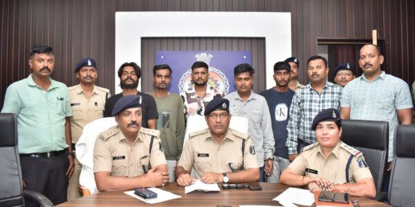 मादक पदार्थ चिट्टा (ब्राउन शुगर) बिक्री करने वालो को पकड़ने में दुर्ग पुलिस को मिली सफलता।  पांच आरोपी गिरफ्तार ।