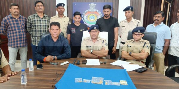 अंतर्राज्यीय डकैत गिरोह का आरोपी मशरूका सहित गिरफ्तार, सांथ में माल खपाने वाला एजेंट भी चढ़ा दुर्ग पुलिस के हत्थे।