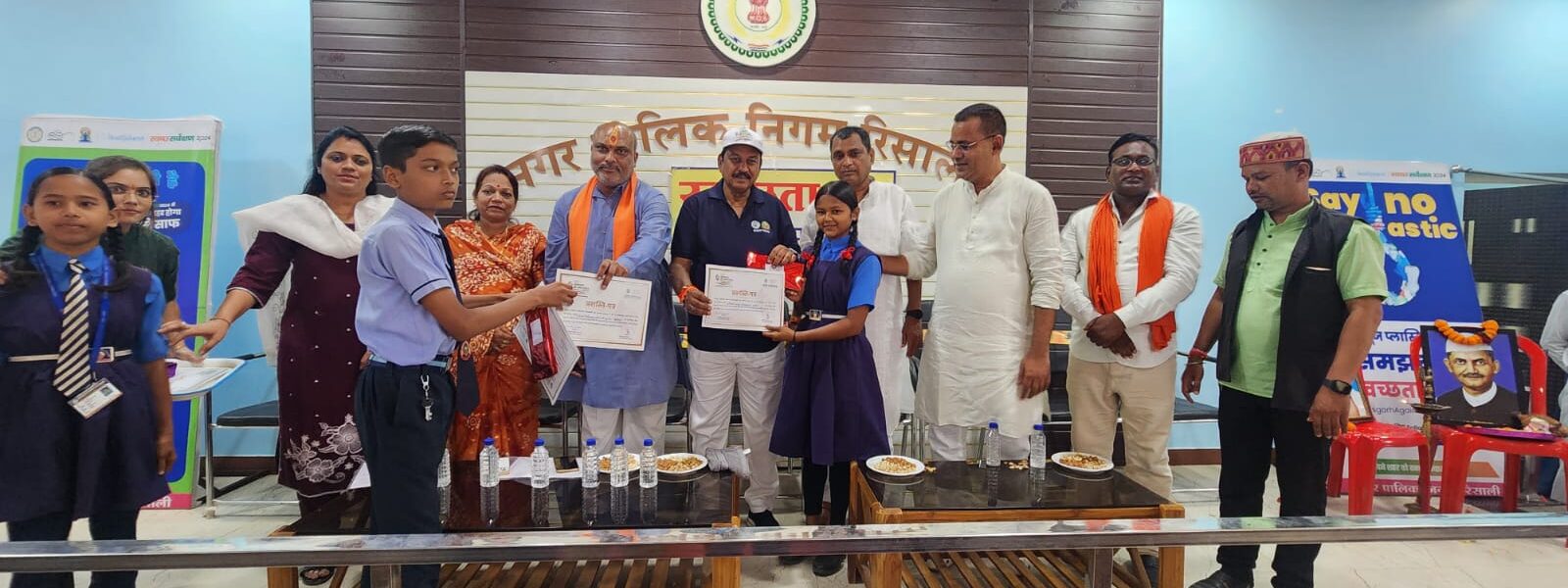 स्वच्छता की सेवा पखवाड़ा कार्यक्रम में शामिल हुए विधायक व सांसद ।  अपने आसपास के क्षेत्र का साफ सफाई करना हमारी नैतिक जिम्मेदारी सांसद विजय बघेल ।