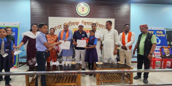 स्वच्छता की सेवा पखवाड़ा कार्यक्रम में शामिल हुए विधायक व सांसद ।  अपने आसपास के क्षेत्र का साफ सफाई करना हमारी नैतिक जिम्मेदारी सांसद विजय बघेल ।