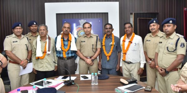 पुलिस विभाग से सेवानिवृत्त हो रहे अधिकारी/कर्मचारियों का सम्मान/विदाई समारोह ।