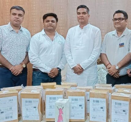 वैशाली नगर विधानसभा की 16 शासकीय स्कूलों में इंस्टालेशन के लिए पहुंची सेनेटरी नेपकिन वेंडिंग मशीन, विधायक रिकेश सेन ने कहा हमारी बहन-बच्चियों के उच्च आत्म-सम्मान और शैक्षणिक विकास के लिए है जरूरी ।