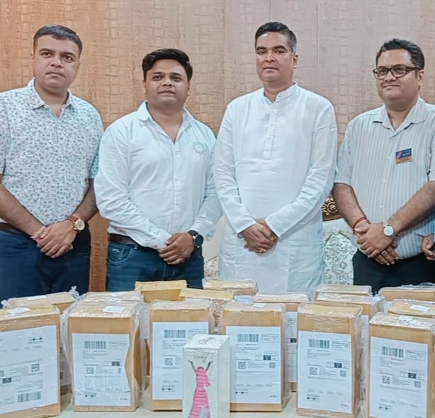 वैशाली नगर विधानसभा की 16 शासकीय स्कूलों में इंस्टालेशन के लिए पहुंची सेनेटरी नेपकिन वेंडिंग मशीन, विधायक रिकेश सेन ने कहा हमारी बहन-बच्चियों के उच्च आत्म-सम्मान और शैक्षणिक विकास के लिए है जरूरी ।