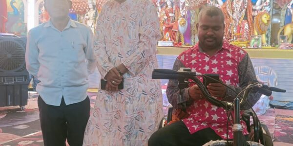 नौ कन्याओं को शिक्षण के लिए 10-10 हजार का चेक, भैरो बाबा स्वरूप ई ट्रायसिकल लेने बिलासपुर से लोकांगन पहुंचा दिव्यांग, विधायक रिकेश सेन का माना आभार ।