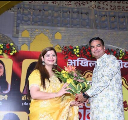 वैशाली नगर के लोकांगन में देर रात तक काव्य प्रेमी हंसी ठहाकों की महफ़िल से हुए सराबोर, अखिल भारतीय कवि सम्मेलन  देश के उम्दा कवियों ने बांधे रखा ।