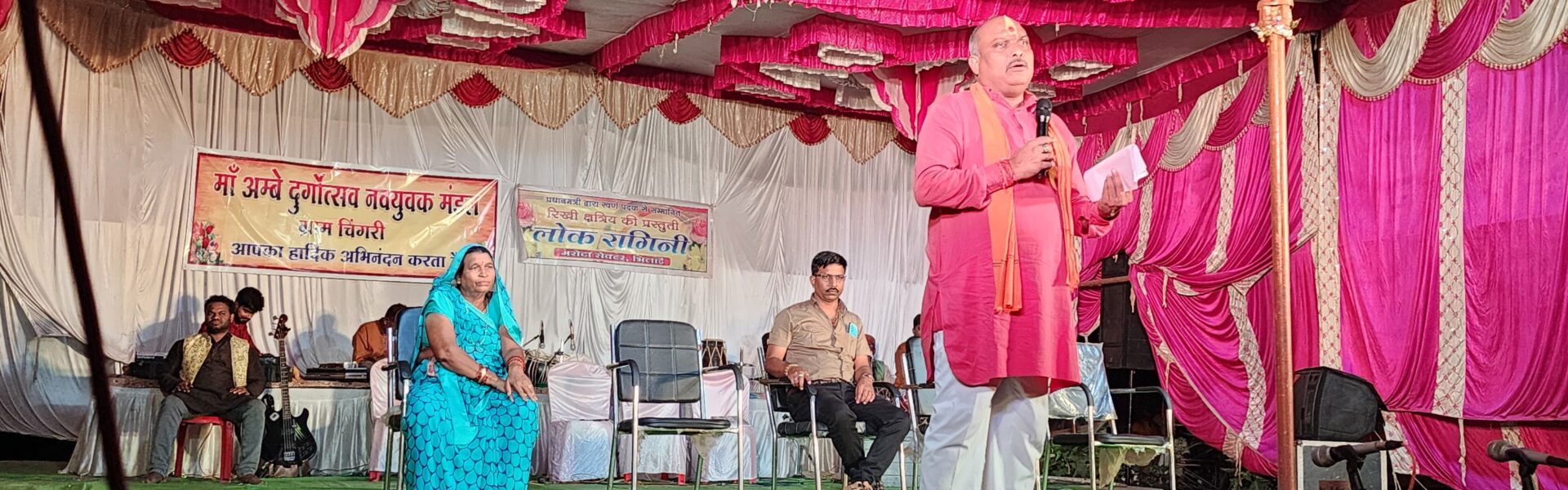 ग्राम कुथरेल में दशहरा उत्सव के कार्यक्रम में सम्मिलित हुए विधायक ललित चंद्राकर ।