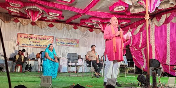 ग्राम कुथरेल में दशहरा उत्सव के कार्यक्रम में सम्मिलित हुए विधायक ललित चंद्राकर ।