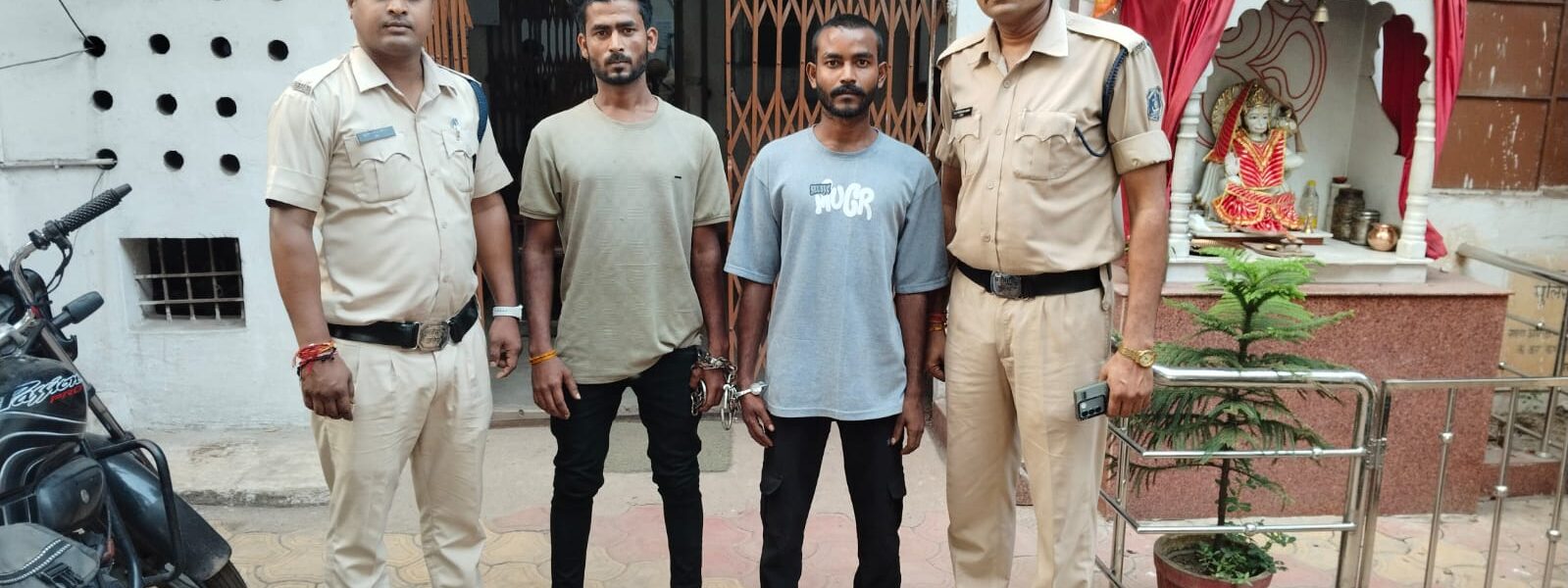 गरबा नाच बंद होने की बात को लेकर दो पक्षो मे हुई खुनी भिडंत एक नाबालिक सहित तीन आरोपी गिरफ्तार। 