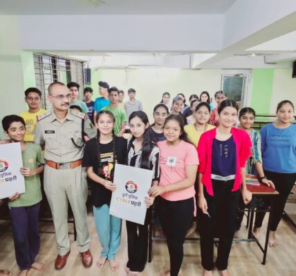 दुर्ग पुलिस की साइबर प्रहरी  टीम ने साइबर पखवाड़ा अभियान के तहत विभिन्न वर्गों को किया जागरूक।