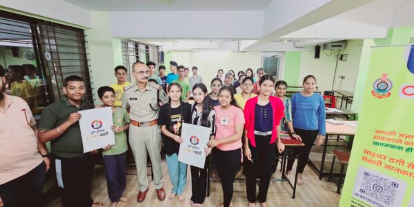 दुर्ग पुलिस की साइबर प्रहरी  टीम ने साइबर पखवाड़ा अभियान के तहत विभिन्न वर्गों को किया जागरूक।