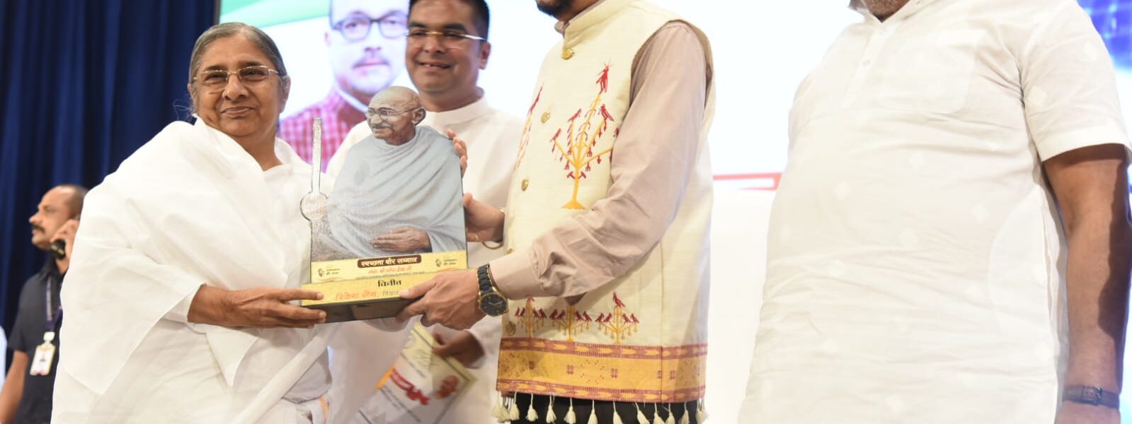 वैशाली नगर विधायक रिकेश सेन ने स्वच्छता को जीवन में अपनाने लोगों से किया आह्वानस्वच्छता की जिम्मेदारी केवल सरकार या संस्थानों की नहीं है, बल्कि हम सभी की है – राज्यपाल श्री डेका*