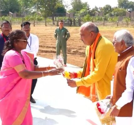 भारत की महामहिम राष्ट्रपति, माननीया श्रीमती द्रौपदी मुर्मू जी का दुर्ग आगमन पर किया भव्य स्वागत अभिनंदन ।