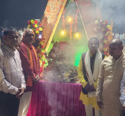 मातर उत्सव कार्यक्रम में सम्मिलित हुए दुर्ग ग्रामीण विधायक व राज्य ग्रामीण एवं अन्य पिछड़ा वर्ग क्षेत्र विकास प्राधिकरण उपाध्यक्ष ललित चंद्राकर*।