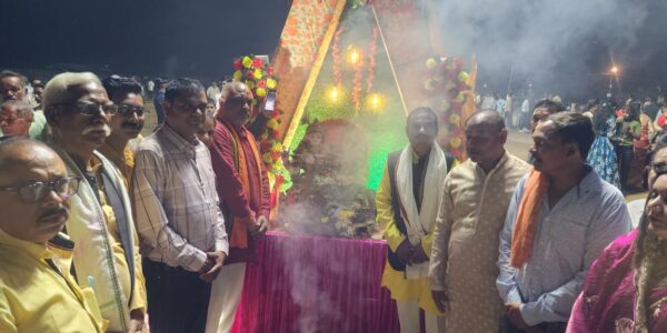मातर उत्सव कार्यक्रम में सम्मिलित हुए दुर्ग ग्रामीण विधायक व राज्य ग्रामीण एवं अन्य पिछड़ा वर्ग क्षेत्र विकास प्राधिकरण उपाध्यक्ष ललित चंद्राकर*।