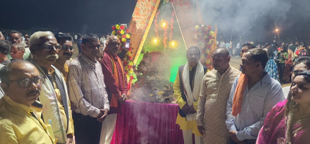 मातर उत्सव कार्यक्रम में सम्मिलित हुए दुर्ग ग्रामीण विधायक व राज्य ग्रामीण एवं अन्य पिछड़ा वर्ग क्षेत्र विकास प्राधिकरण उपाध्यक्ष ललित चंद्राकर*।