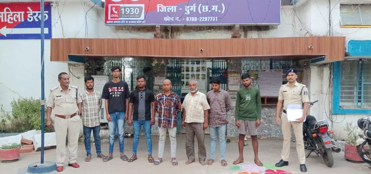 धारदार चाकू कटर से हमला करने वाले तीन आरोपी गिरफ्तार ।