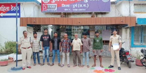 धारदार चाकू कटर से हमला करने वाले तीन आरोपी गिरफ्तार ।