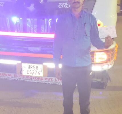 पुलिस अधीक्षक दुर्ग के निर्देश पर भारी वाहनों चालको को यातायात नियमों का पालन कर वाहन चलाने हेतु की जा रही कार्यवाही ।
