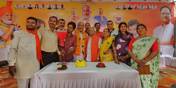 मुख्यमंत्री विष्णु देव साय मध्य प्रदेश अध्यक्ष किरण सिंह देव सहित भाजपा नेताओं ने दी बधाई ।        *विधायक ललित चंद्राकर के जन्म दिवस पर उमड़ा जन सैलाब।