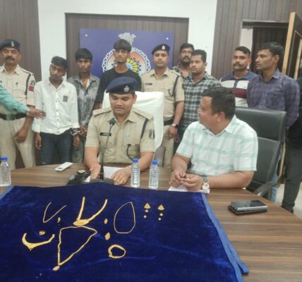 थाना खुर्सीपार क्षेत्रान्तर्गत घटित चोरी के मामले का खुलासा ।  03 आरोपी गिरफ्तार ।।