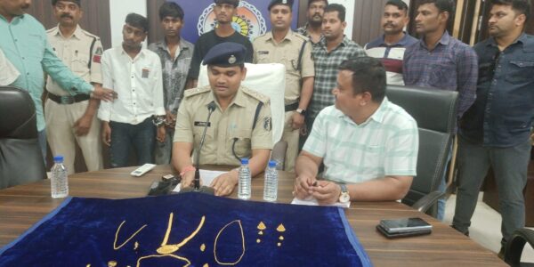 थाना खुर्सीपार क्षेत्रान्तर्गत घटित चोरी के मामले का खुलासा ।  03 आरोपी गिरफ्तार ।।