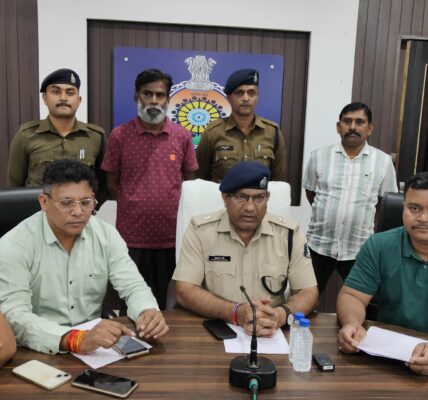 थाना भिलाई नगर के शातिर बदमाश अमित जोश को संरक्षण देकर छिपने में सहायता करने वाले आरोपी डी. संतोष राव को किया गया गिरफ्तार ।