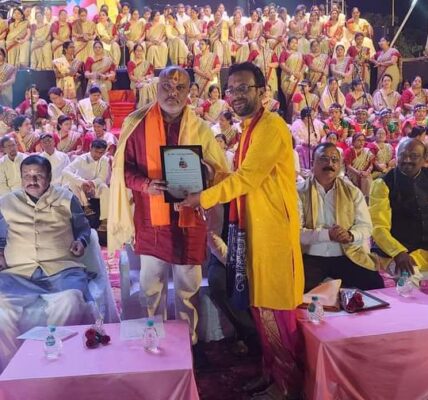गीत वितान कला केंद्र द्वारा आयोजित “विश्व शांति संदेश – एक संगीत समारोह कार्यक्रम में शामिल हुए सांसद व विधायक ।
