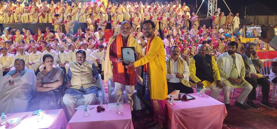 गीत वितान कला केंद्र द्वारा आयोजित “विश्व शांति संदेश – एक संगीत समारोह कार्यक्रम में शामिल हुए सांसद व विधायक ।