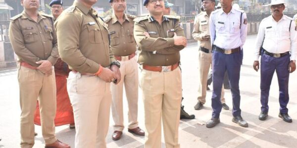 पुलिस महानिरीक्षक दुर्ग रेंज ने ली यातायात शाखा के अधिकारियों/कर्मचारियों की बैठक।