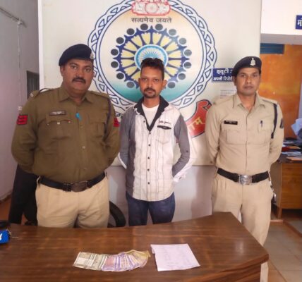 सटटा पटटी खिलाने वाले आरोपी हुआ गिरफ्तार ।   *आरोपी के कब्जे से सट्टा पटटी एवं 3130 रू बरामद।