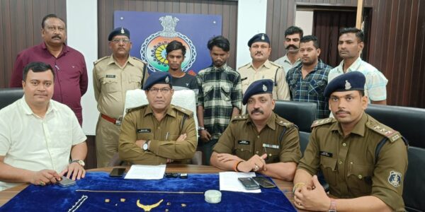 शातिर नबकजन/चोर दुर्ग पुलिस के हत्थे चढ़ा।  * ई-रिक्शा चोर ही निकला शातिर नकबजन।