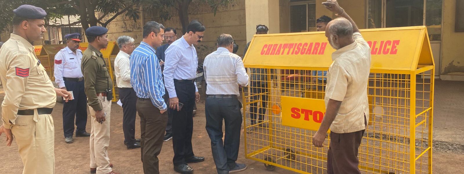 अंतरविभागीय लीड एजेन्सी के अध्यक्ष एवं अतिरिक्त पुलिस अधीक्षक यातायात/ प्रोटोकॉल रायपुर के द्वारा दुर्ग जिले के ब्लैक स्पॉट स्थल का आकस्मिक निरीक्षण किया गया । 