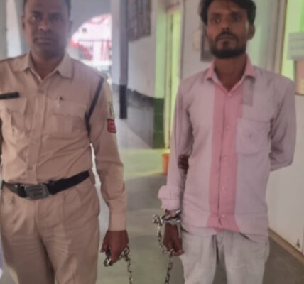 छावनी थाना क्षेत्र में बीएलओ के साथ की गई दुर्व्यवहार करने वाले जितेंद्र यादव के ऊपर की गई कार्यवाह गया भेजा गया जेल ।