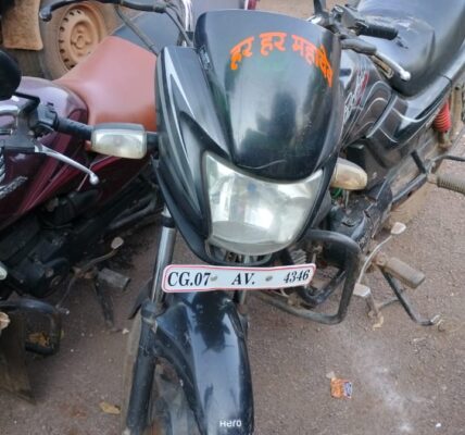 रात्रि गश्त के दौरान मोटर सायकल चोरी का आरोपी नाबालिक विधि से संघर्षरत बालक गिरफ्तार।     > सशक्त एप के माध्यम से मोटर साइकिल चोरी का हुआ खुलासा ।