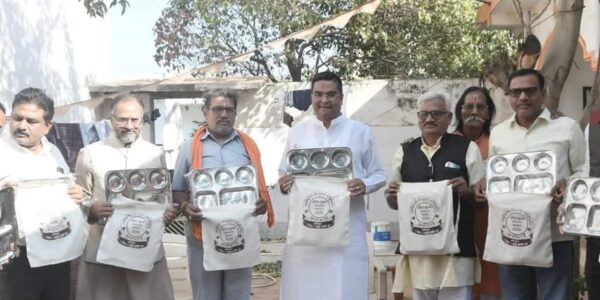एक थैला-एक थाली” महाअभियान में विधायक रिकेश सेन ने दान की 1000 थाली, महाकुंभ को हरित कुंभ बनाने संघ के अभियान से जुड़े, रूद्रांश के उपचार का उठाएंगे पूरा खर्च ।