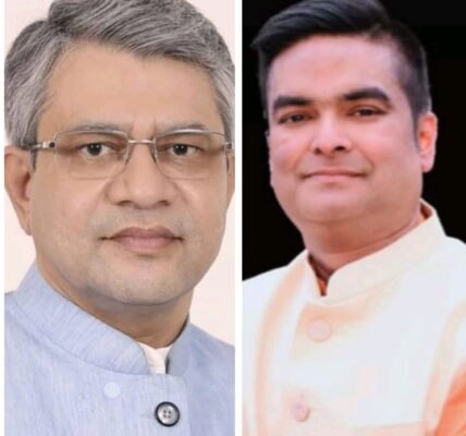 *दुर्ग से पलासा-बरहमपुरम तक सीधी रेल सेवा प्रारंभ करने विधायक रिकेश ने लिखा केंद्रीय रेल मंत्री को पत्र*  भिलाई नगर, 18 दिसंबर। दुर्ग, भिलाई, कुम्हारी में निवासरत लाखों लोग अपने पैतृक गांव आन्ध्रप्रदेश, श्रीकाकुलम एवं सीमावर्ती उड़ीसा राज्य में आवागमन करते रहे हैं, यहां तक दुर्ग जिले से सीधी रेल सेवा न होने की वजह से उन्हें भारी असुविधा का सामना करना पड़ता है। लंबे समय से पलासा, बरहमपुरम तक सीधी रेल प्रारंभ करने के लिए आंध्र उत्कल समिति द्वारा यह मांग की जाती रही है। वैशाली नगर विधायक रिकेश सेन ने केन्द्रीय रेल मंत्री अश्वनी वैष्णव को लिखे पत्र में कहा है कि व्हाया विजयनगरम पलासा बरहमपुरम नई एक्सप्रेस दुर्ग से शुरू करने से भिलाई दुर्ग में लंबे समय से निवास कर रहे आंध्र और उत्कल समाज के लाखों परिवारों को सीधी यात्रा का लाभ मिलेगा तथा उन्हें पैतृक गांव जाने में दूरदराज स्टेशन तक नहीं जाना पड़ेगा। आपको बता दें कि आंध्र स्वाभिमान समिति के उमाशंकर राव, बी रामाराव, उत्कल समाज, तेलुगू समाज के खुर्सीपार, कैम्प, भिलाई टाउनशिप, दुर्ग, कुम्हारी, भिलाई-3 से अलग-अलग प्रतिनिधि मंडल ने विधायक रिकेश सेन से इस रेल सुविधा की आवश्यकता और लंबे समय से इस रूट पर डायरेक्ट ट्रेन नं होने से आवागमन में होने वाली असुविधा से अवगत कराया था नतीजतन विधायक रिकेश सेन ने तत्काल केंद्रीय रेल मंत्री को पत्र लिख आंध्र उत्कल समाज की इस मांग के प्रति ध्यानाकर्षण कराया है। श्री सेन ने कहा कि दुर्ग से पलासा बरहमपुरम सीधी रेल सेवा से दुर्ग जिला के लाखों रहवासियों को आवागमन में सुविधा होगी।
