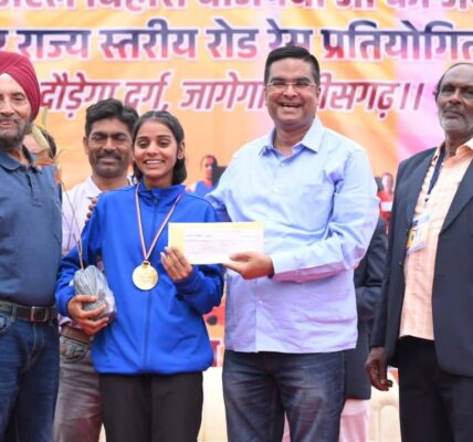 अटल जयंती पर भिलाई में हुई राज्य स्तरीय रोड रेस में 2 हजार लोगों ने लगाई फुर्तीली दौड़,जिला एथलेटिक्स स्पोर्ट्स एसोसिएशन दुर्ग का आयोजन ।