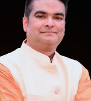 फूहड़ शोरगुल और मयखानों की बजाय ईश्वर और वरिष्ठों का आशिर्वाद ले करें 2025 का स्वागत – विधायक रिकेश सेन ।
