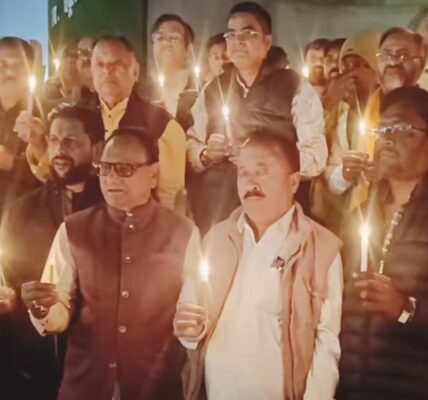 बीजापुर आईईडी ब्लास्ट में शहीद जवानों को सुपेला घड़ी चौक पर भाजपाइयों ने दी श्रद्धांजलि, नक्सलियों के कायराना हमले की निंदा ।
